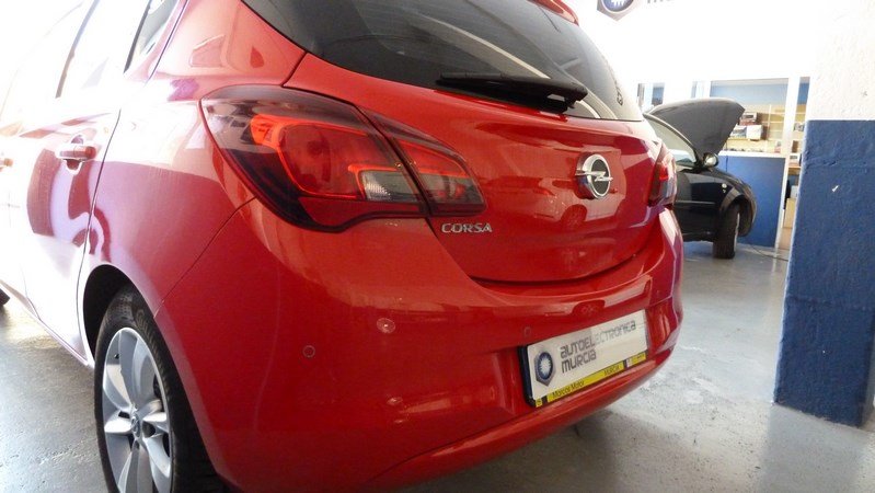 Tintado de Lunas y Sensores de Aparcamiento en Opel Corsa